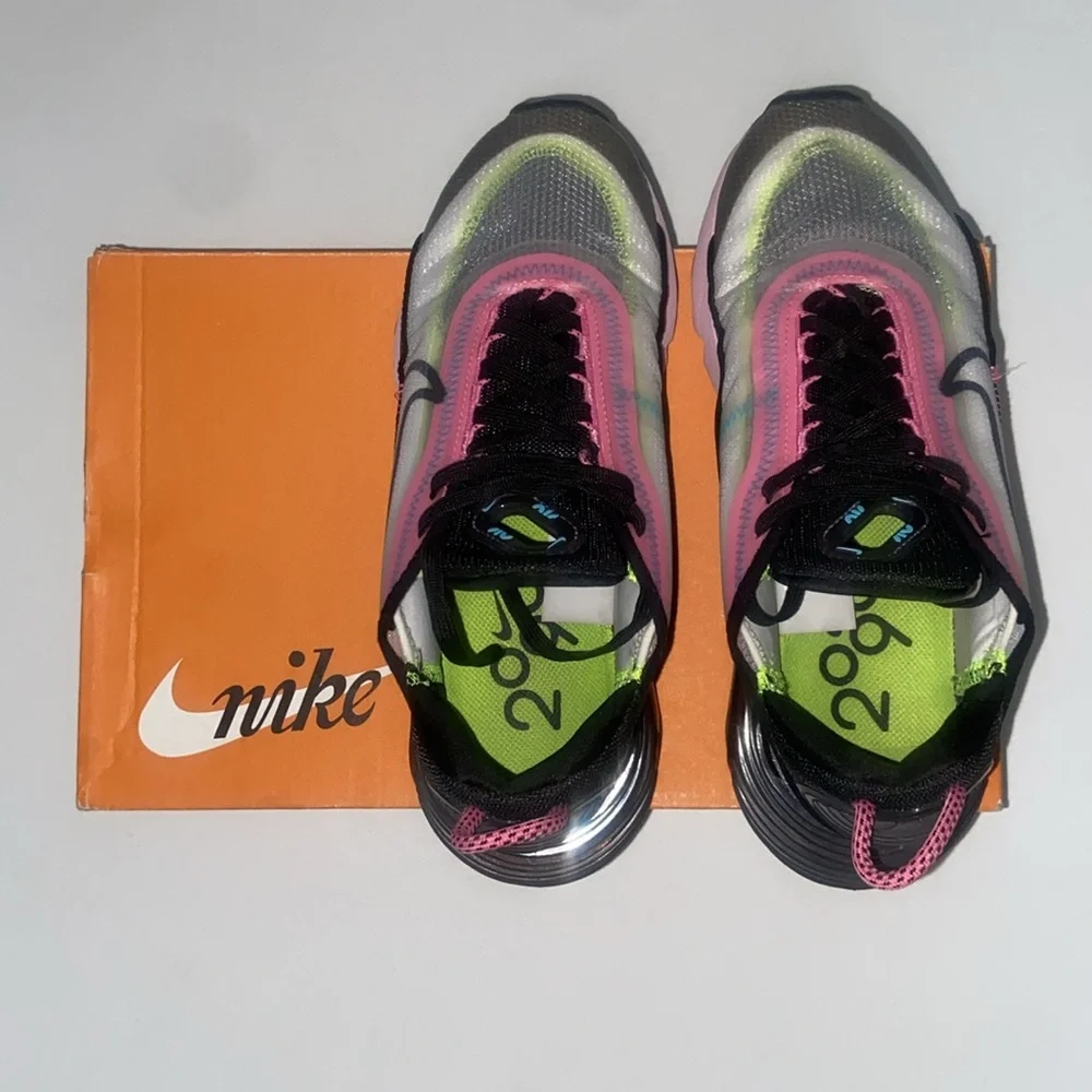 Nike Women's Sneakers in Black, Pink, and Gray - Picture 6 of 9